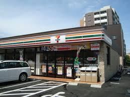 コンビニ　セブンイレブン（コンビニ）まで700m
