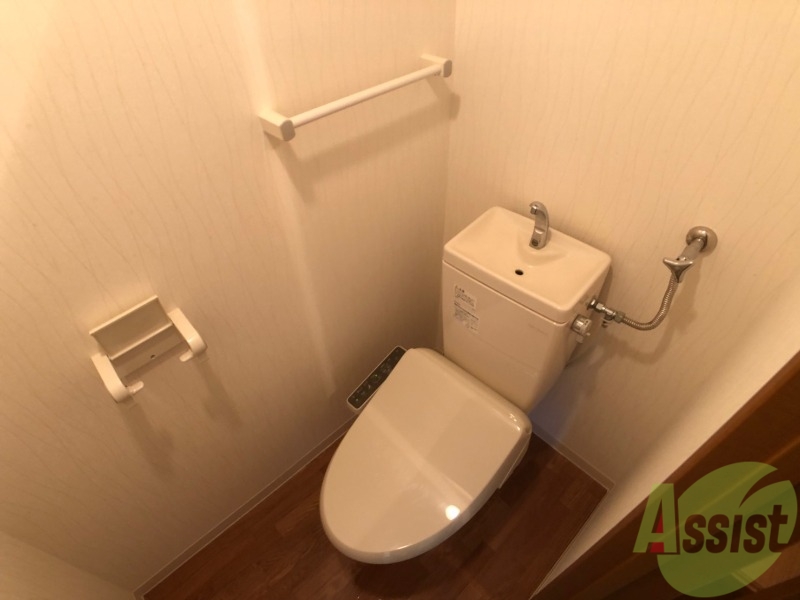 トイレ　ウォシュレット機能がついたトイレです。安心して使用できます。