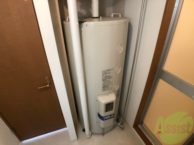 その他設備　給湯器はシンプルな作りで簡単に操作できそうです。