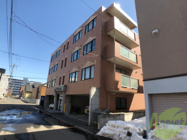 建物外観　札幌市北区麻生町１丁目「グリュックス・クレー麻生」