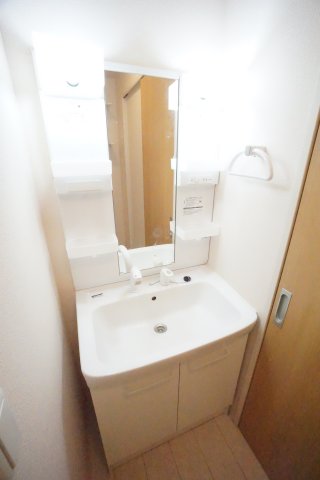 洗面設備　※同物件・反転タイプの写真です。