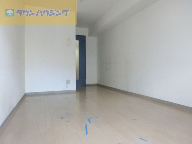 居室・リビング　色を基調にしたオシャレな室内です。