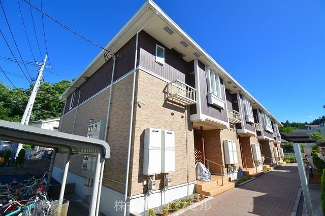 建物外観　周辺自然の多い閑静な住宅街です。