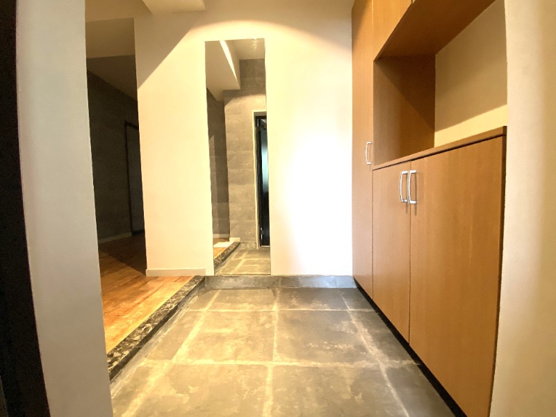 玄関　玄関も広々しております！