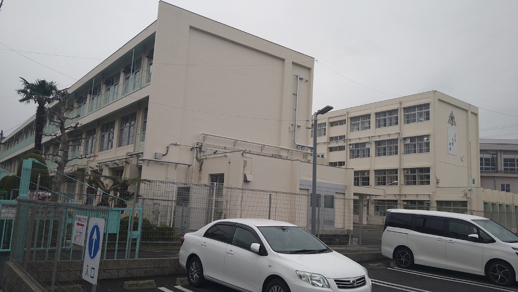 中学校　春日井市立知多中学校（中学校）まで491m