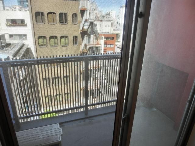 バルコニー　網戸付バルコニー