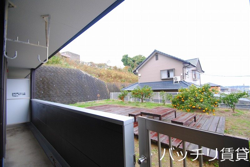 バルコニー　別号室の画像。現況優先