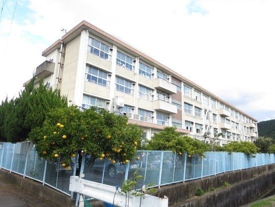 小学校　岐阜市立岩野田北小学校（小学校）まで400m
