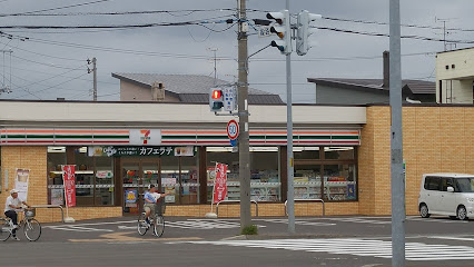 コンビニ　セブンイレブン篠路7条店（コンビニ）まで831m
