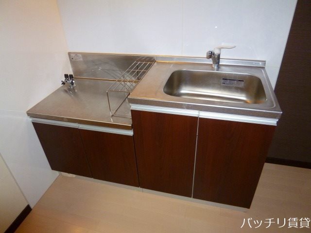 キッチン　画像は別号室タイプの為、現状を優先致します。