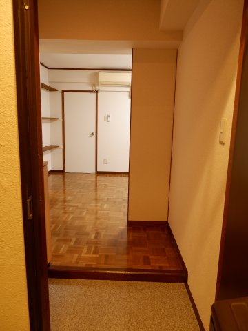 玄関　間口がひろくつかいやすい玄関です　※写真は反転タイプの別のお