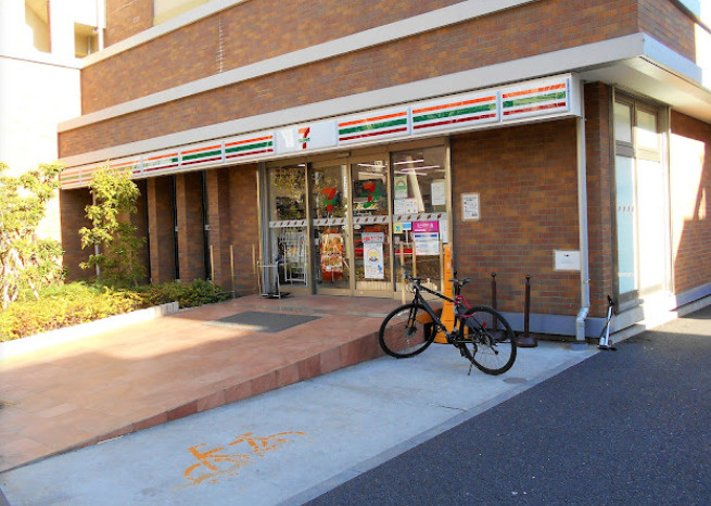 コンビニ　セブンイレブン狛江いちょう通り店（コンビニ）まで382m