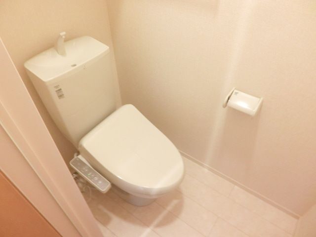 トイレ　ウォシュレット付きです。