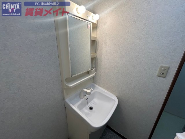 洗面設備　同型参考写真