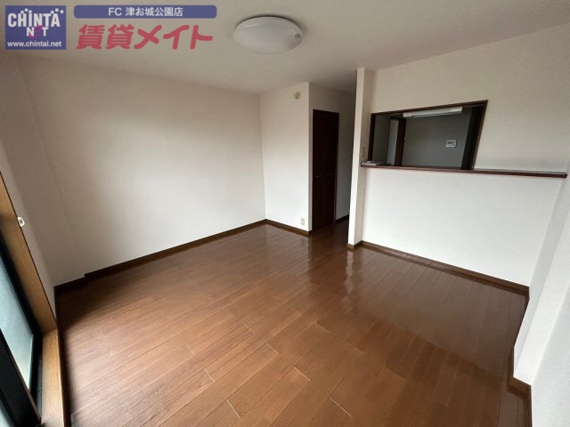 居室・リビング　同型参考写真