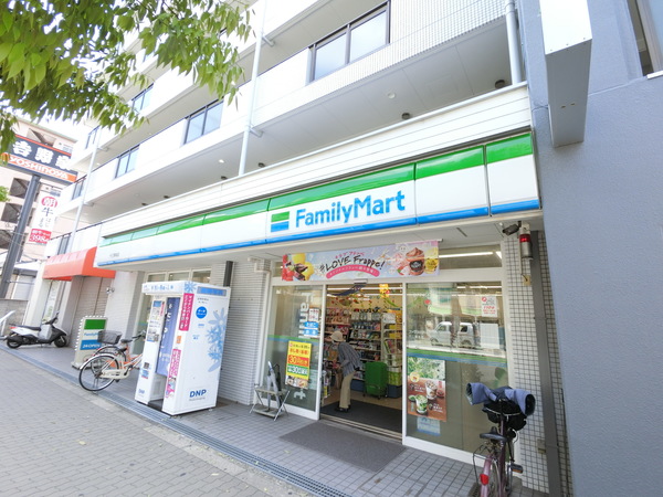 コンビニ　ファミリーマート十三塚本店（コンビニ）まで179m