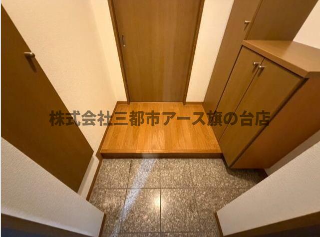 玄関　アーサクラスト海老澤