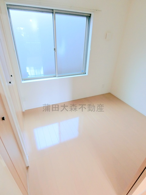 その他　洋室3.8帖ですが、意外と広く感じる寝室です。