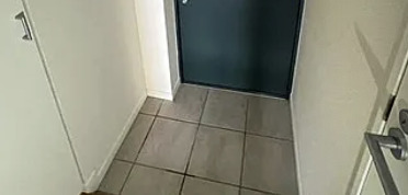 玄関　※別部屋の参考写真です。