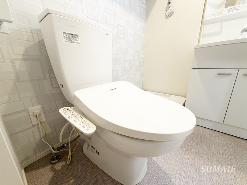 トイレ　温水洗浄便座付トイレです