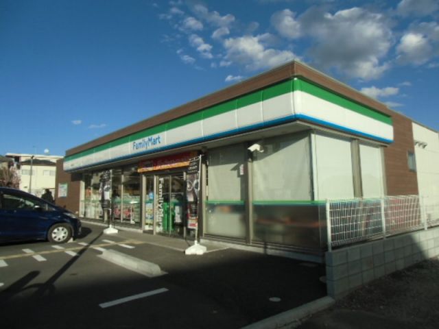 コンビニ　ファミリーマート久喜吉羽店（コンビニ）まで1075m