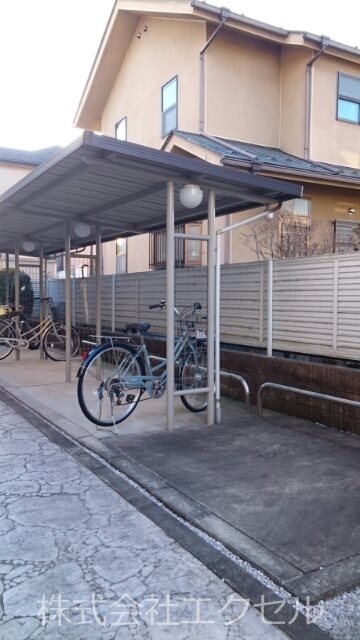 その他共有部分　屋根付きの駐輪場です。