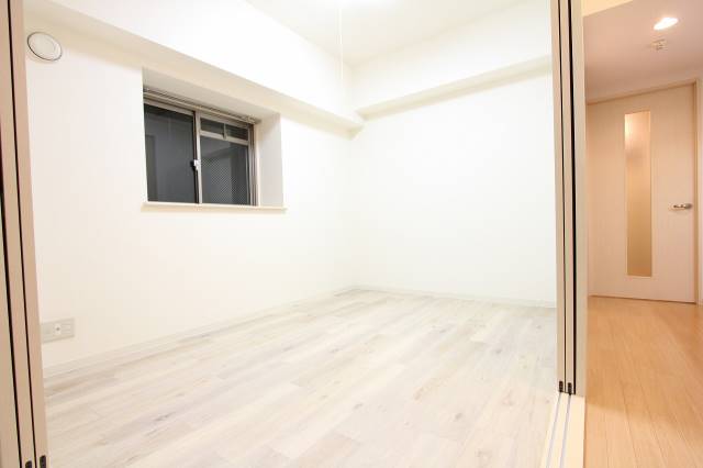 その他部屋・スペース　大きめのベッドも入る洋室です。