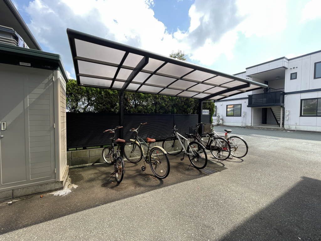 建物外観　駐輪場