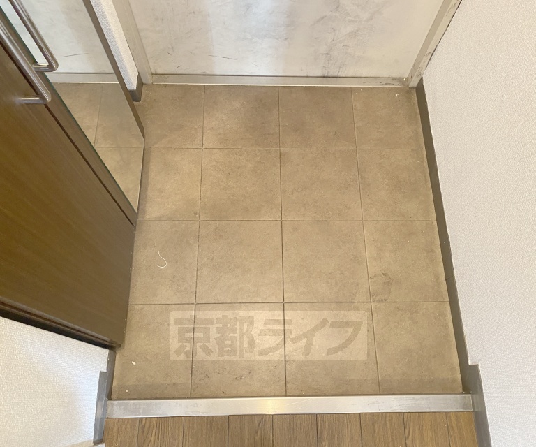 玄関　大きな段差がありません