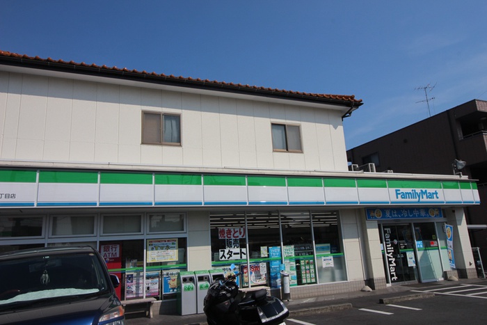 コンビニ　ファミリーマート（コンビニ）まで366m