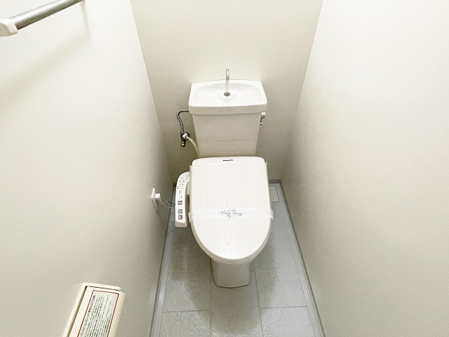 トイレ　トイレもきれいです（同棟別室施工例）
