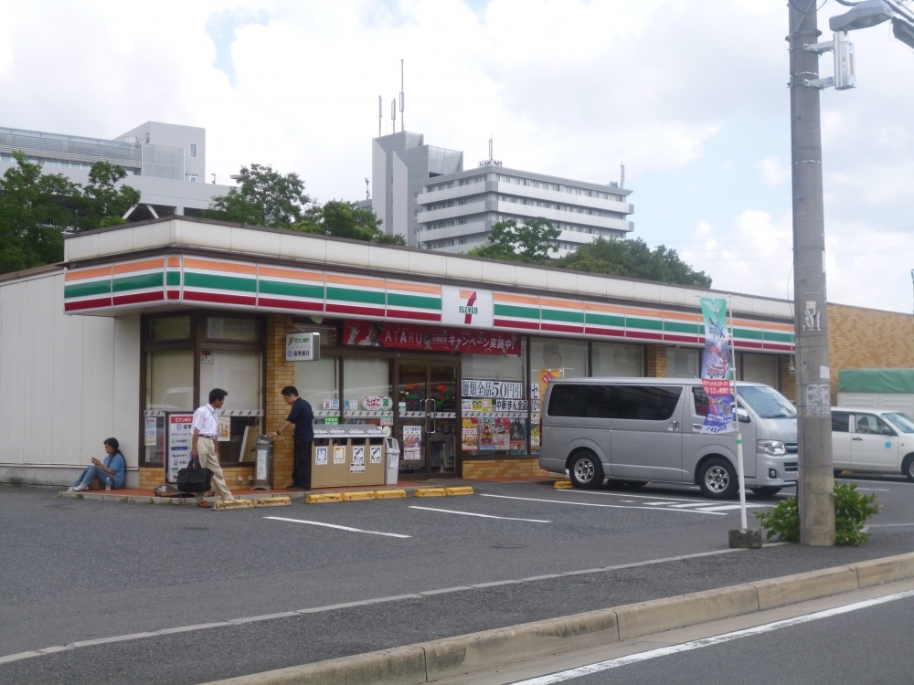 コンビニ　セブンイレブン（コンビニ）まで215m