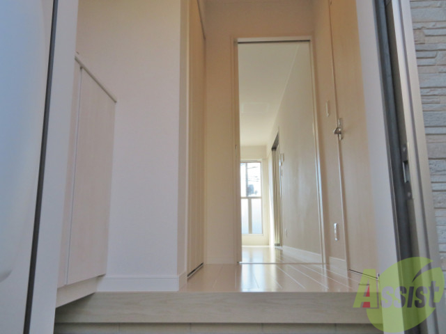 玄関　お部屋への階段はこちらになっております。