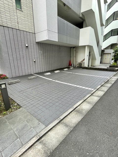 駐車場　エントランス