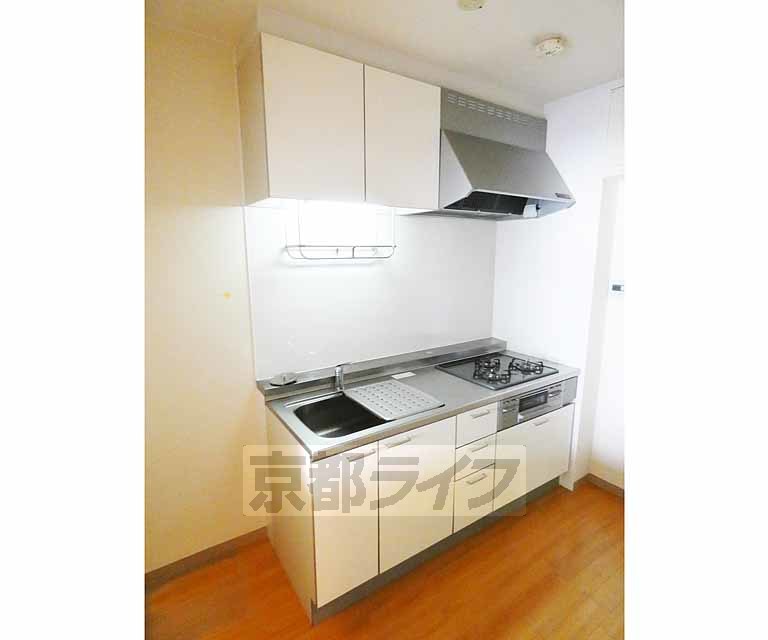 キッチン　４０７号室写真です　うれしいシステムキッチン