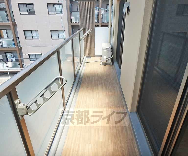 バルコニー　床もオシャレなベランダ