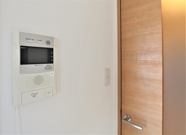 セキュリティ　来客の確認が出来るモニター付きです