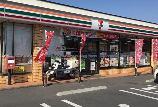 コンビニ　セブンイレブン（コンビニ）まで500m