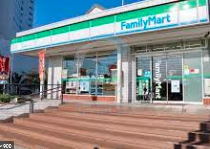 コンビニ　ファミリーマートエミオン東京ベイ（サ）店（コンビニ）まで910m