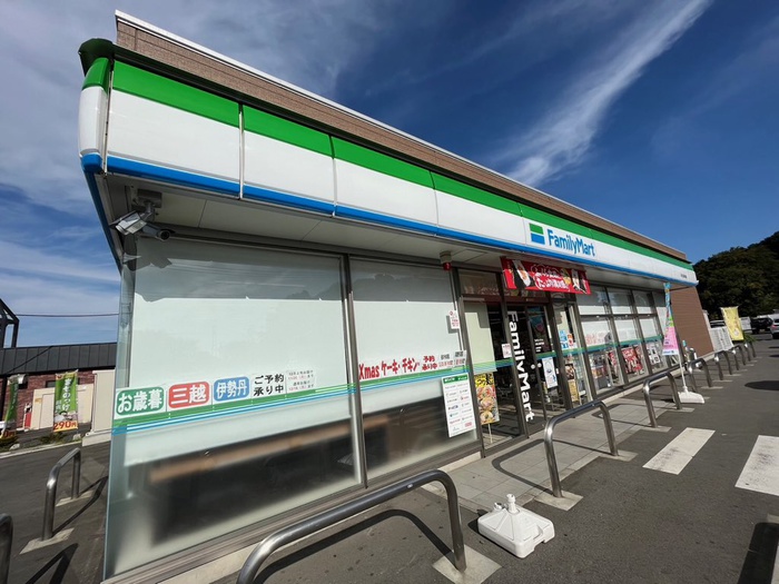 コンビニ　ファミリーマート入間上藤沢店（コンビニ）まで700m