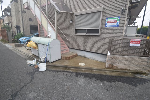 エントランス　落ち着いたエントランスです