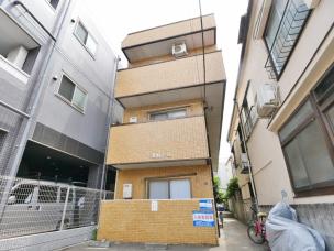 建物外観　２駅利用可♪近隣にコンビニ・スーパーありお買物に便利な立地！
