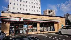 コンビニ　セブンイレブン札幌北7条西12丁目店（コンビニ）まで381m