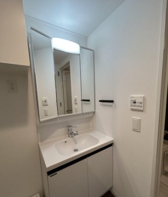 洗面設備　写真は同タイプ住居です。