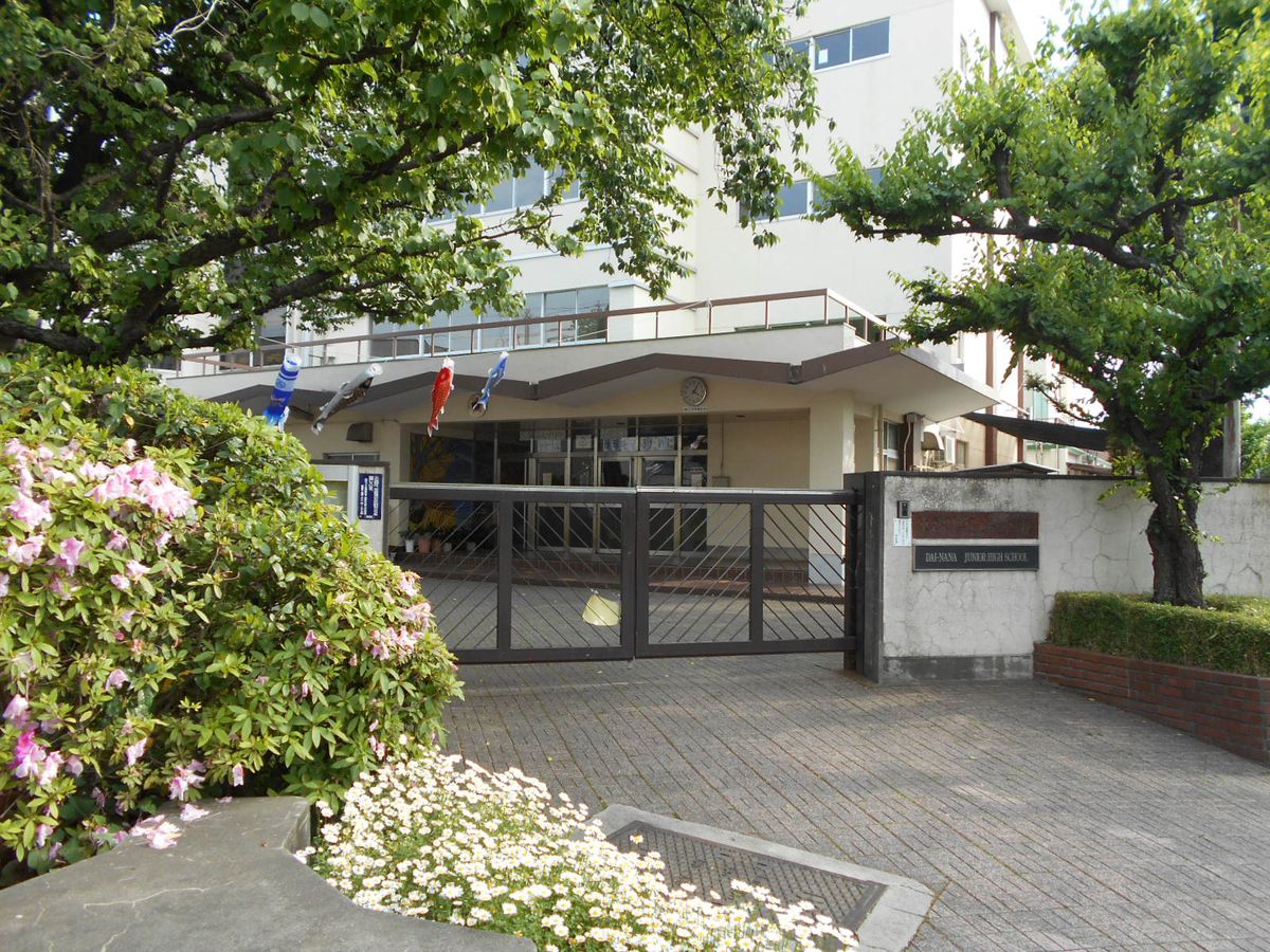 中学校　第七中学校（中学校）まで819m