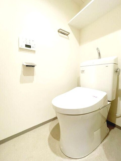トイレ　温水洗浄便座です