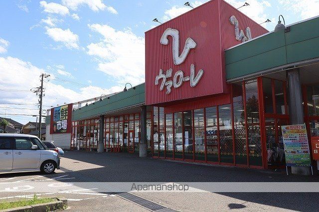 スーパー　ヴァローレ砺波店（スーパー）まで723m