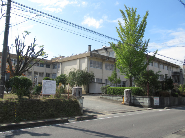 中学校　渡利中学校（中学校）まで800m