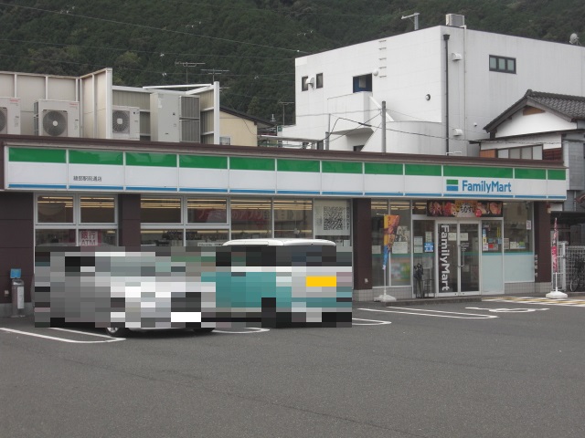 コンビニ　ファミリーマート綾部駅前通店（コンビニ）まで449m