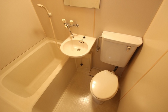 バス・シャワールーム　※別部屋の写真です